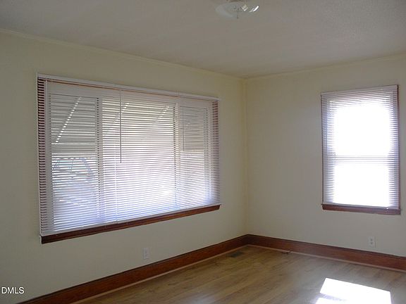 2nd image of 1061 N Pinkston St