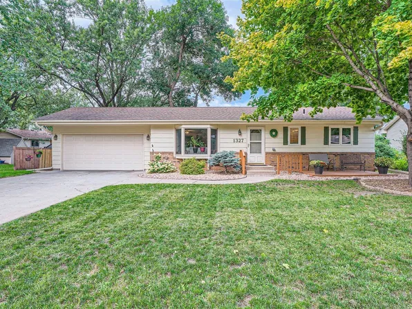 1327 75th Ave NE, Fridley, MN 55432