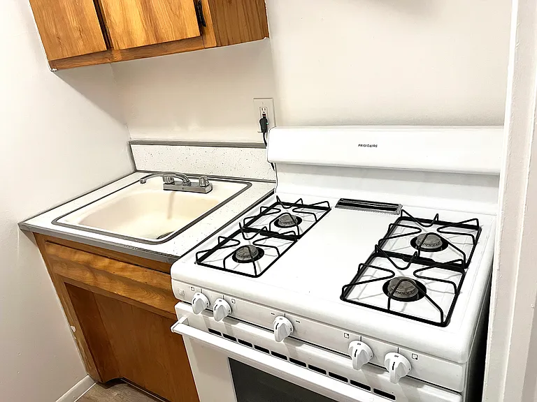259 Webster Ave #C2 — Photo 7