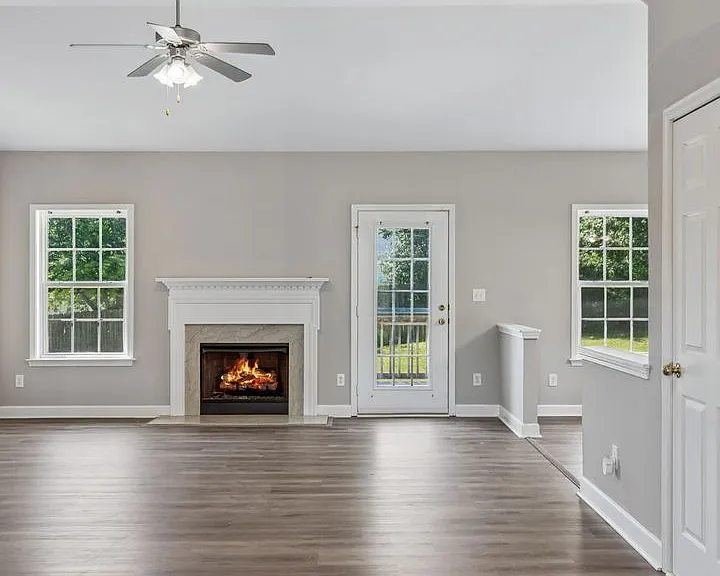 2601 Danbury Cir — Photo 5