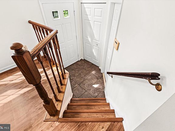 4th image of 104 Ridgecrest Ct