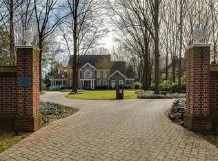 8226 Fairview Rd, Charlotte, NC 28226