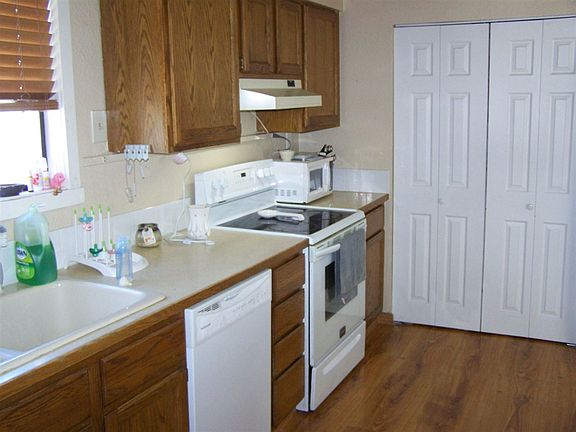 5th image of 903 W York Ave