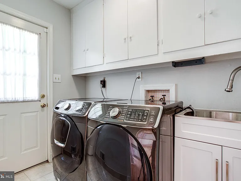 8500 Brook Rd — Photo 23