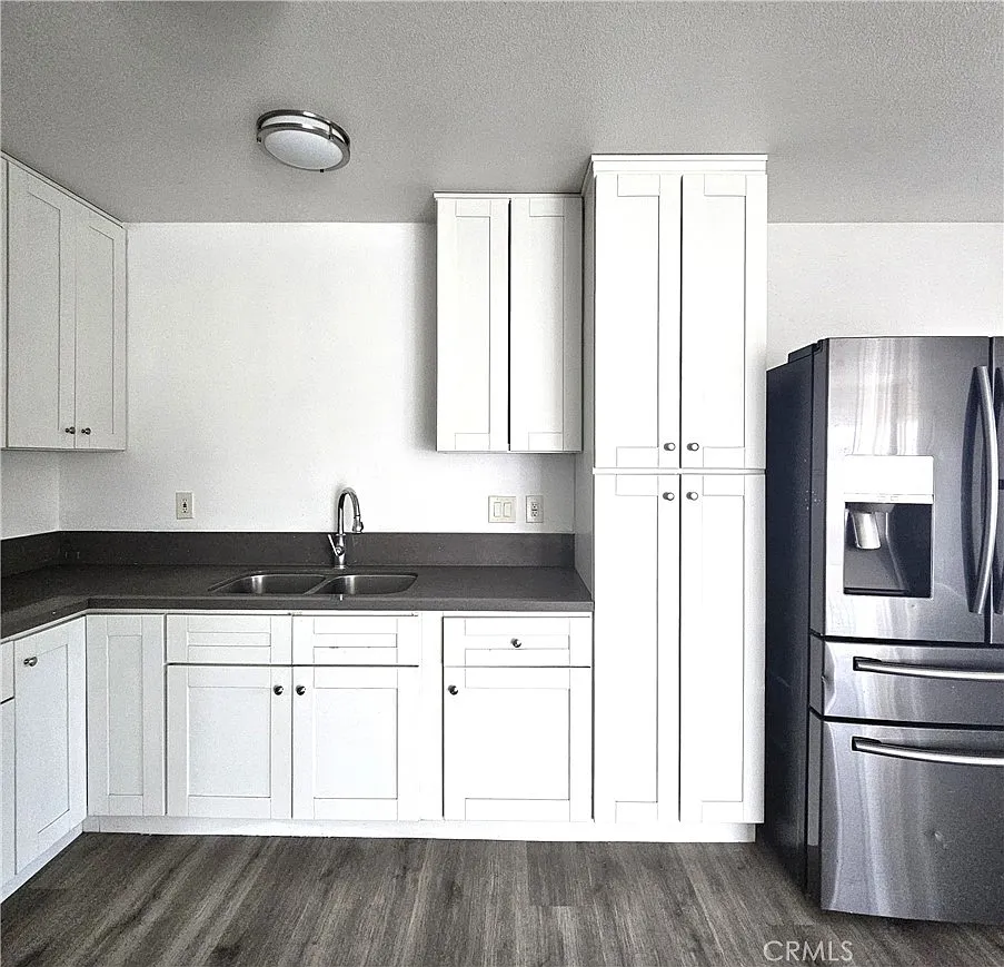2 bed, 1050 sqft, $2,550 — Photo 3