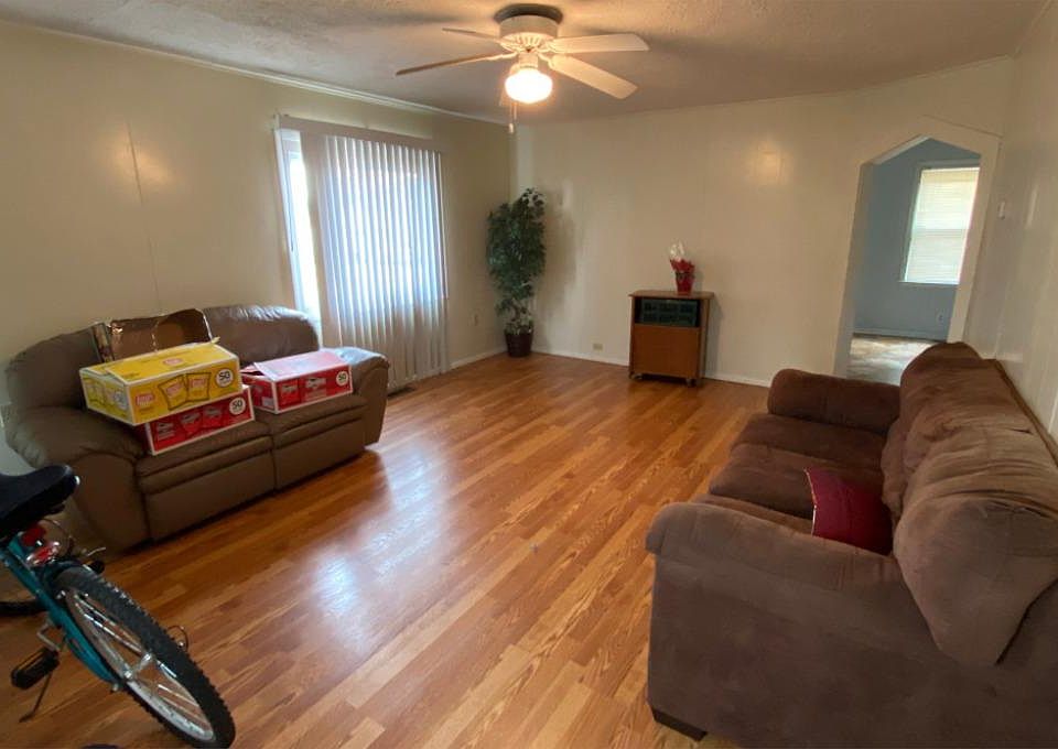 1st image of 901 W Ashland Ave