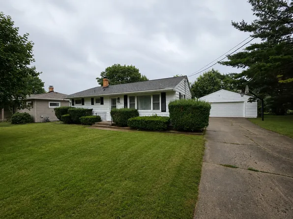 735 Maple St, Marengo, IL 60152