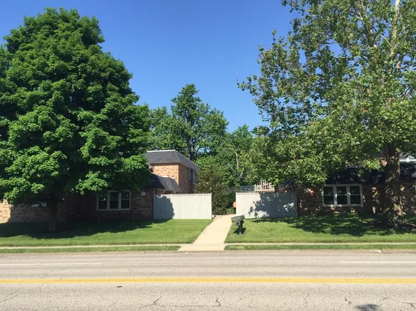 203 S Regency Dr, Bloomington, IL 61701