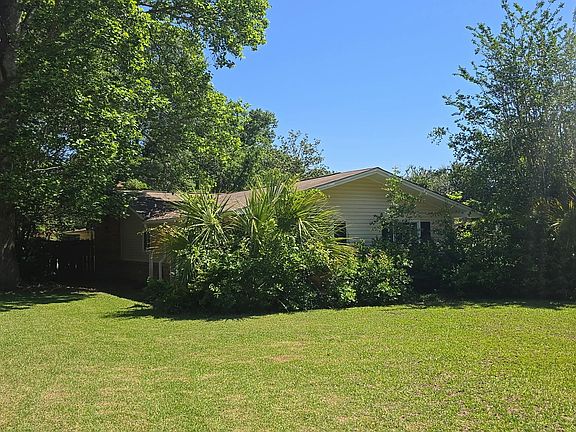3rd image of 2304 Hampshire Way