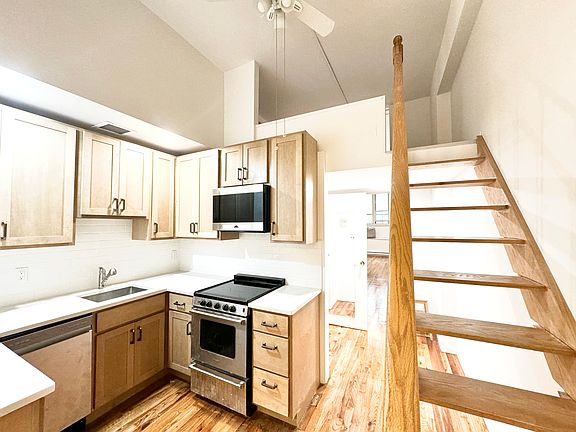 3rd image of 23 Waverly Pl APT 4H
