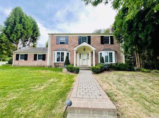 48 Blackburn Ln, Manhasset, NY 11030
