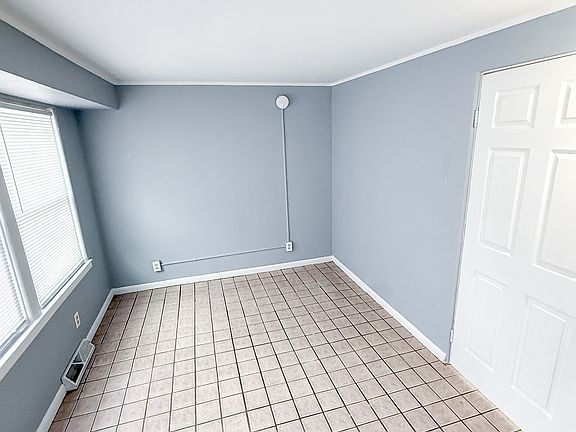 3rd image of 142 Hutchinson St #D