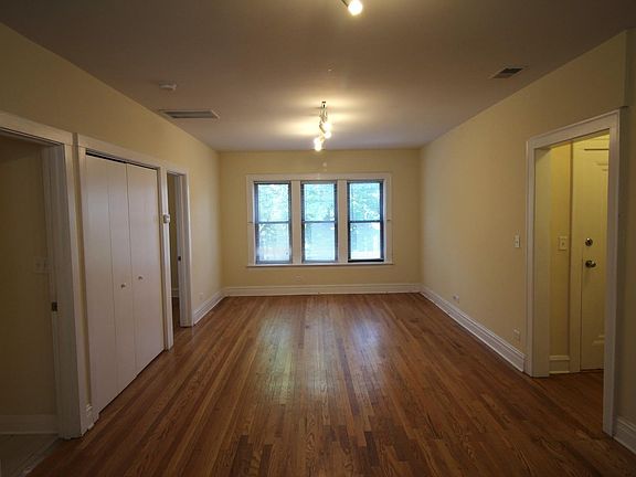 2nd image of 3715 N Leavitt St #2