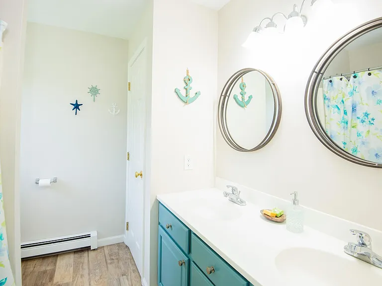 663 Aquidneck Ave — Photo 20
