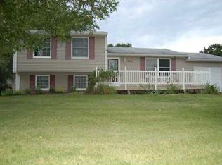 5709 Dalton Dr, Farmington, NY 14425