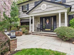 14 Beaupre Ct, Huntington, NY 11743