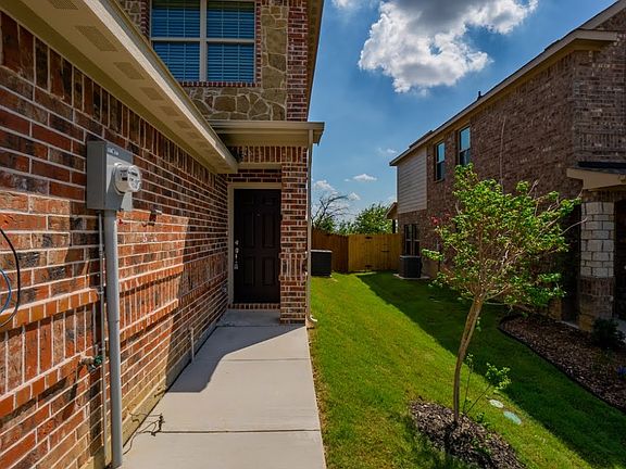 2nd image of 4909 Villas Dr