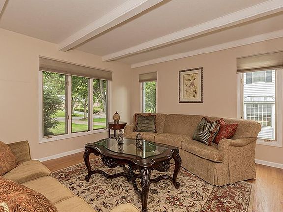 3rd image of 22575 Canterbury Ln