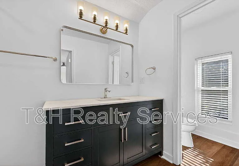 210 N Keystone Ave — Photo 17