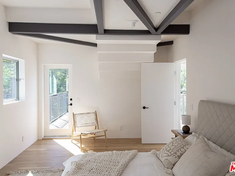 8870 Wonderland Ave — Photo 10