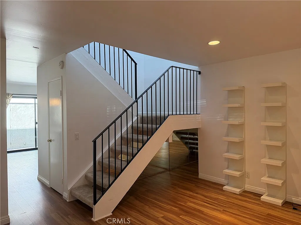 3 bed, 2.5 bath, 1412 sqft, $4,700 — Photo 4