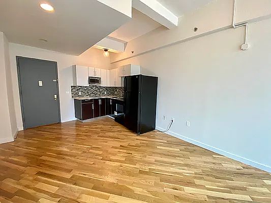 3rd image of 29-28 41st Ave #808