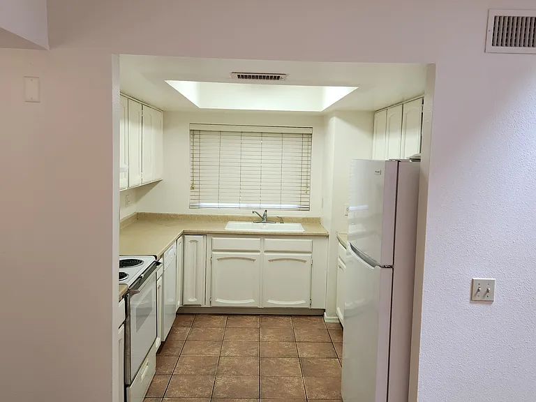 2721 W Estrella Dr — Photo 9