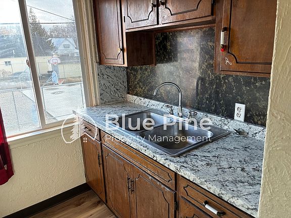 5th image of 440 Walnut St Unit 4