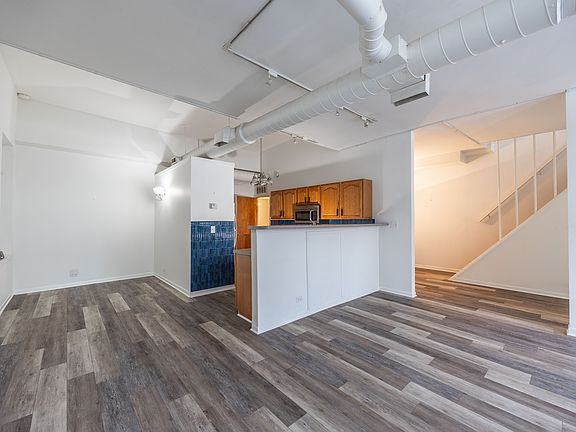 5th image of 1846 W Henderson St #1