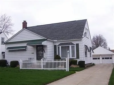2808 Silverdale Ave photo 1