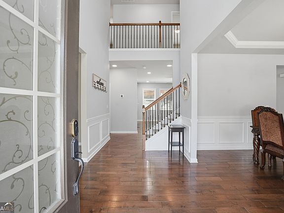 3rd image of 810 Springs Crest Dr