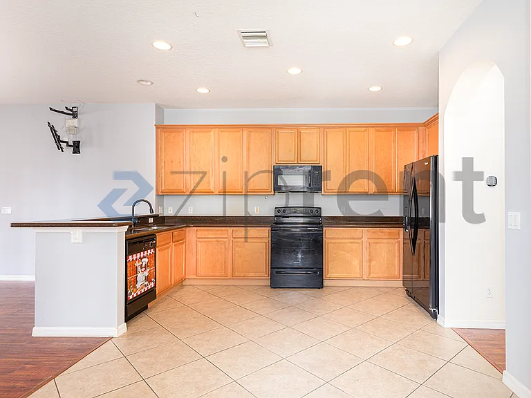 1933 Varick Way — Photo 7