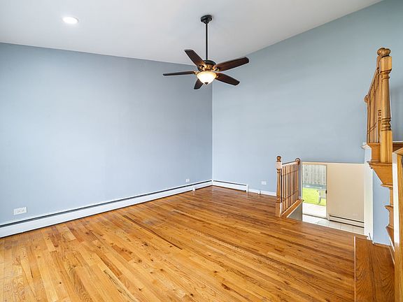 3rd image of 8837 Robin Dr