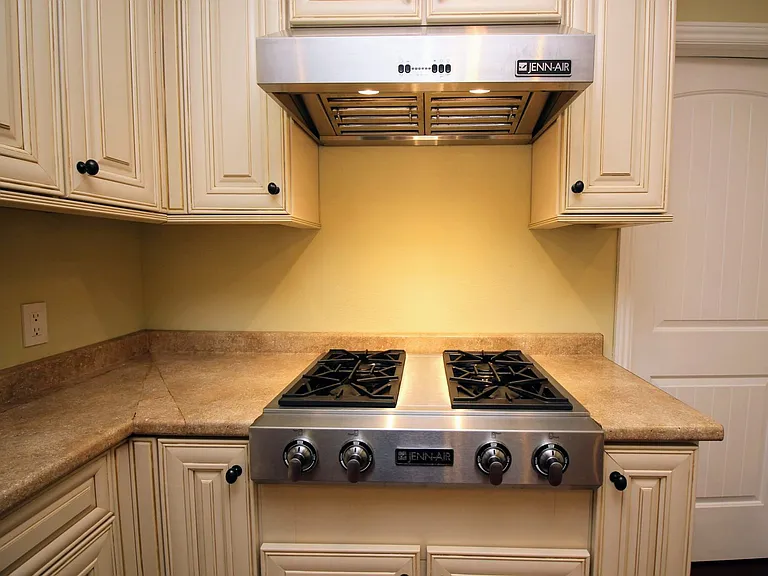 1151 Corby Ave — Photo 10