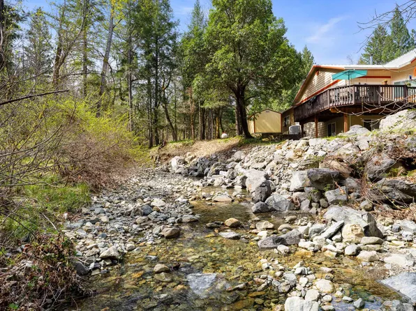 8081 W Evans Creek Rd, Rogue River, OR 97537