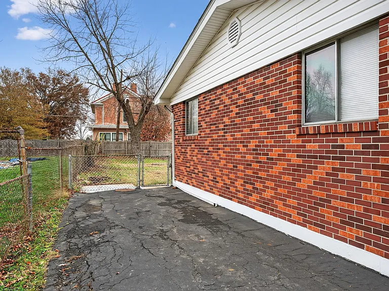 1553 Cove Ln — Photo 47