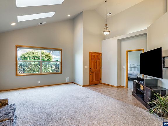 4th image of 2030 Lakeland Way