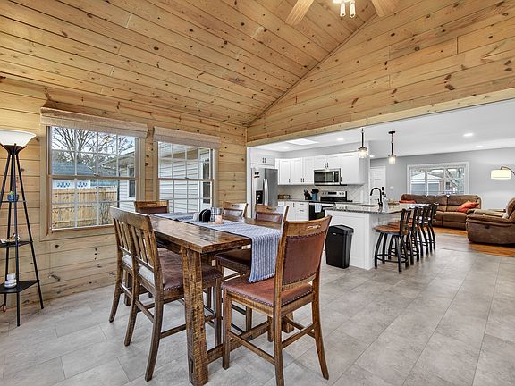 Dining/Kitchen