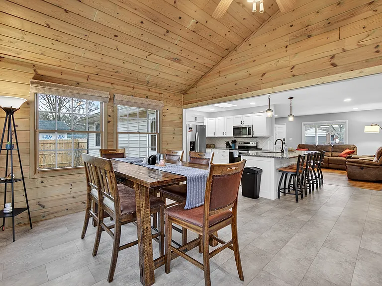 Dining/Kitchen
