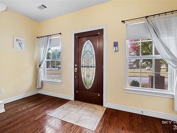 5th image of 902 NE Arleta Gdns