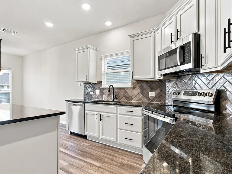 2827 Fox River Dr — Photo 9
