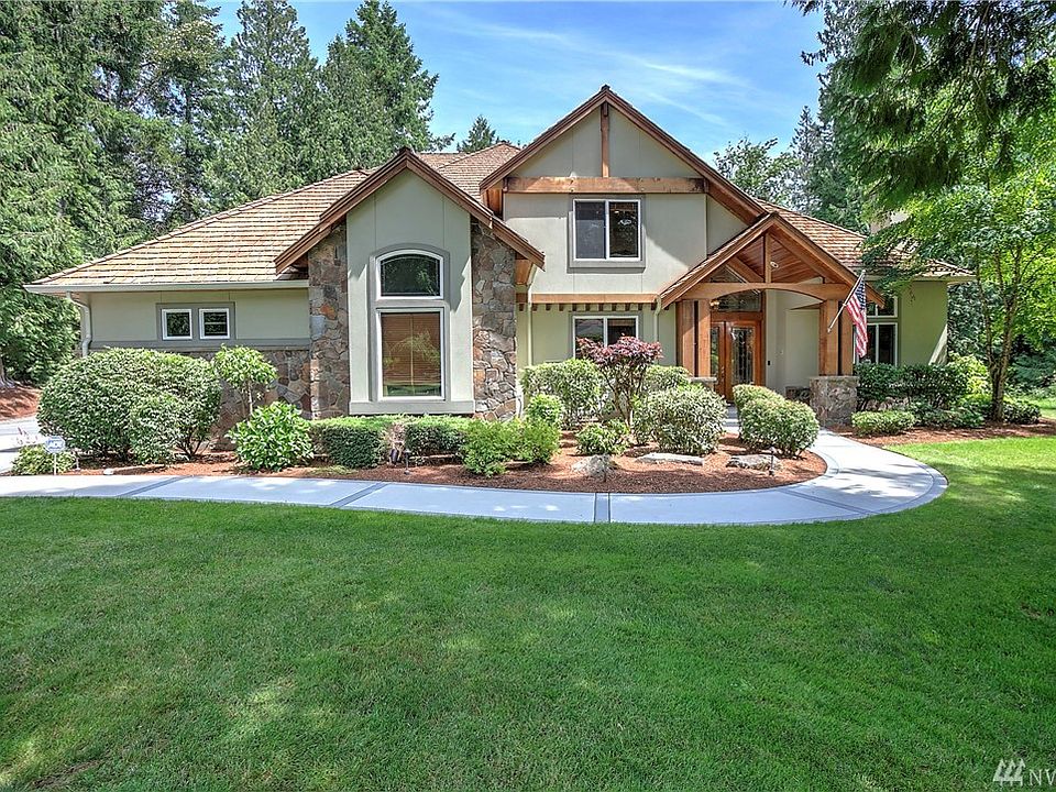 Extraordinary 4,580 asf custom residence in the heart of Sammamish! Meticulously tended & ultra private 1.19 acre homesite. 5 bedrooms and 3.25 baths with a versatile main floor bedroom suite with separate bath.