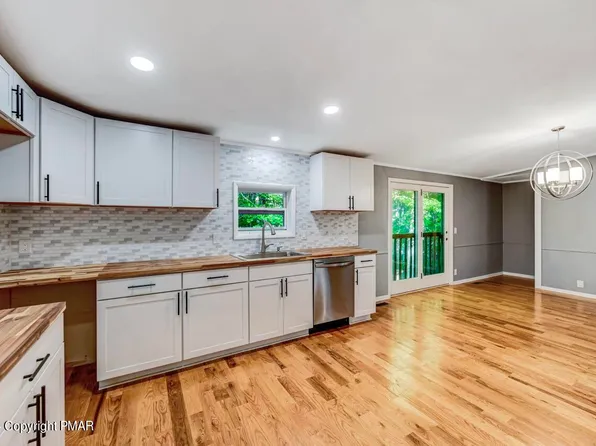 81 Lake Ln, East Stroudsburg, PA 18301
