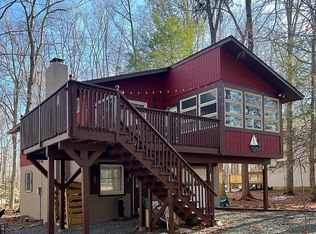 1041 Mountain Top Dr, Lake Ariel, PA 18436