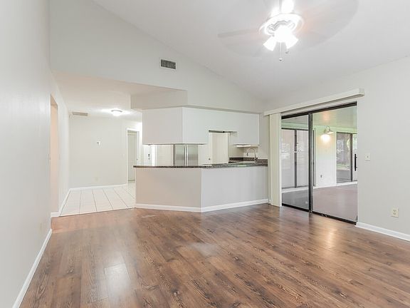 3rd image of 23153 Lucerne Pl