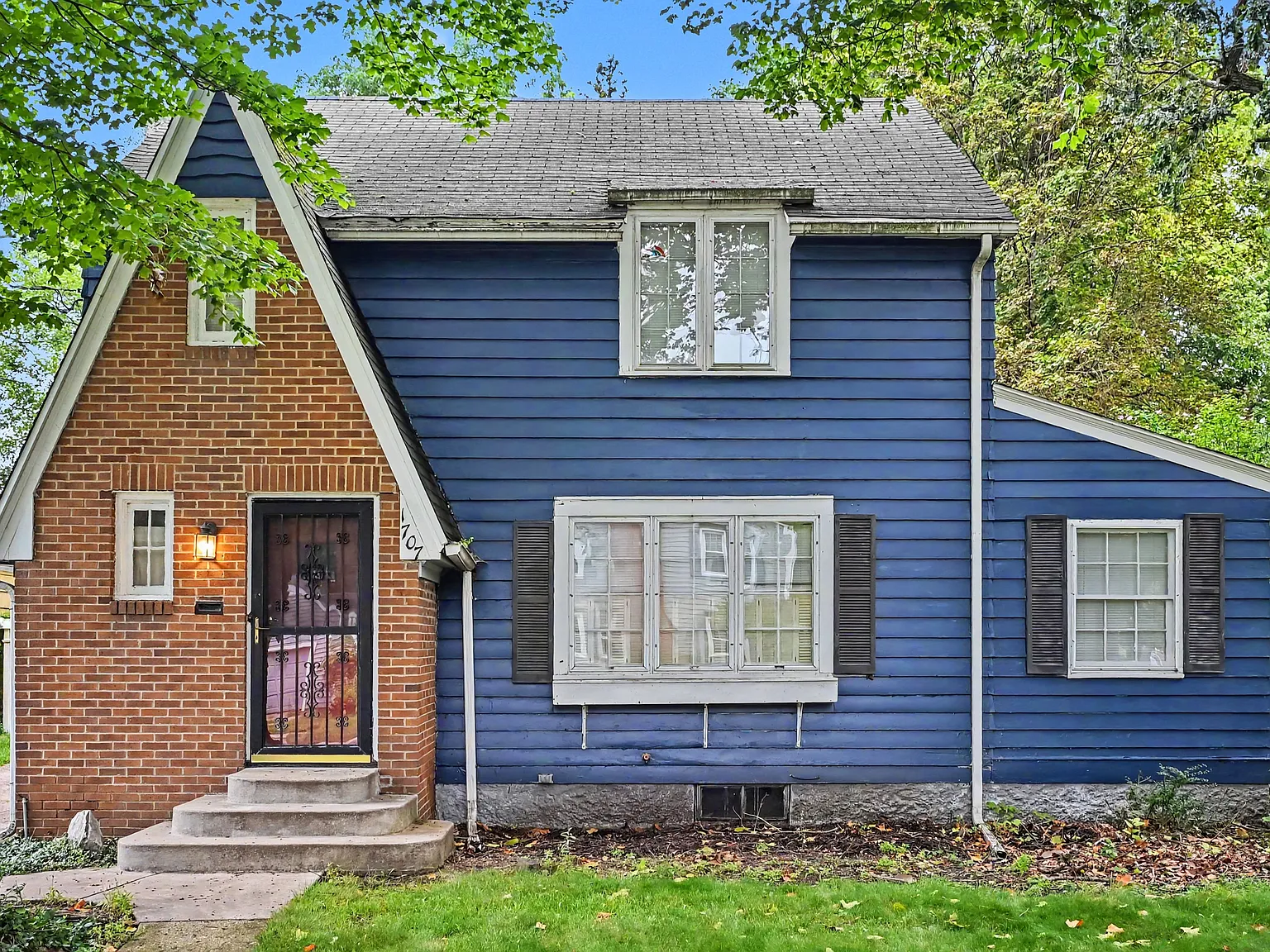 4 bed, 2.0 bath, 1864 sqft, $1,899 — Photo 1