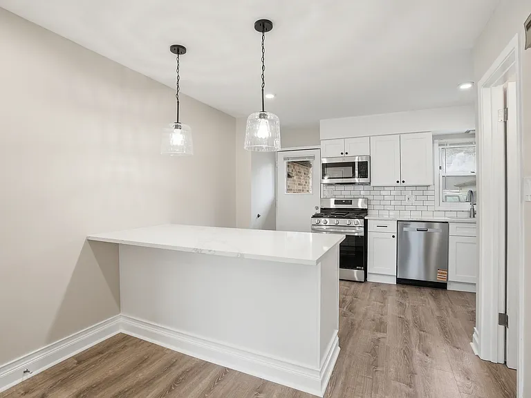 923 S La Grange Rd — Photo 5