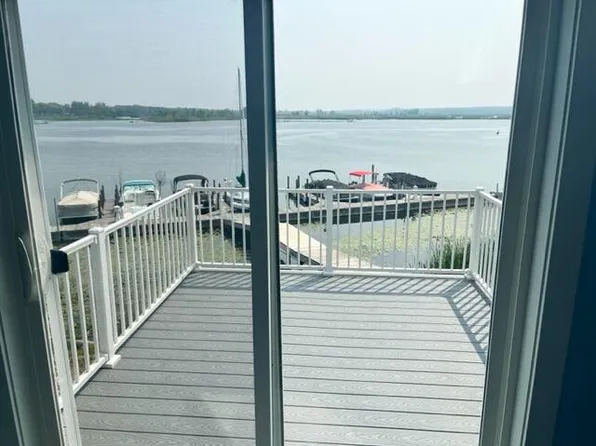 195 Joslin Cove Dr, Manistee, MI 49660