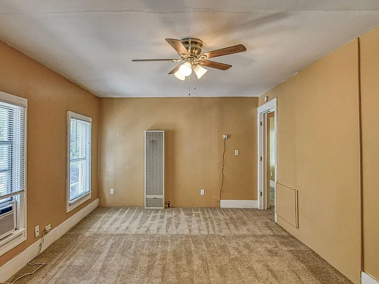 464 College Ave — Photo 3
