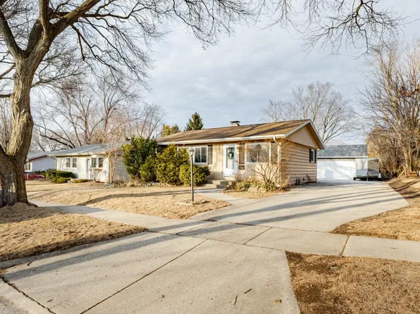 1958 Sherryl LANE, Waukesha, WI 53188